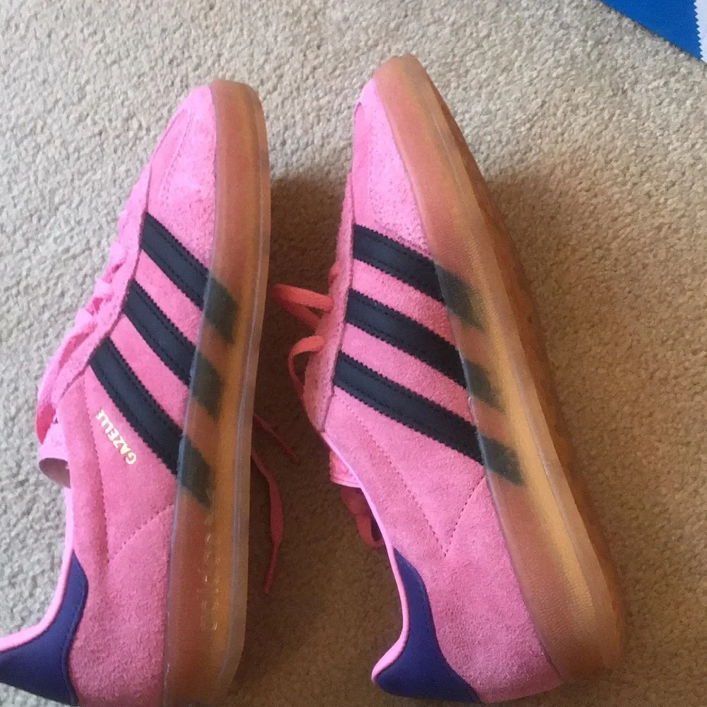 Adidas Womens BRAND NEW Gazelle sneakers in Bliss Pink. Size 6!